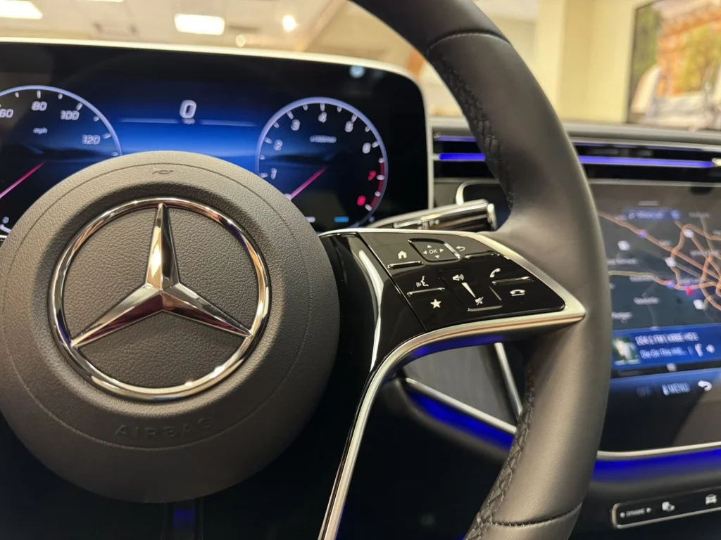 2025 Mercedes-Benz E-Class E350 - Photo 19