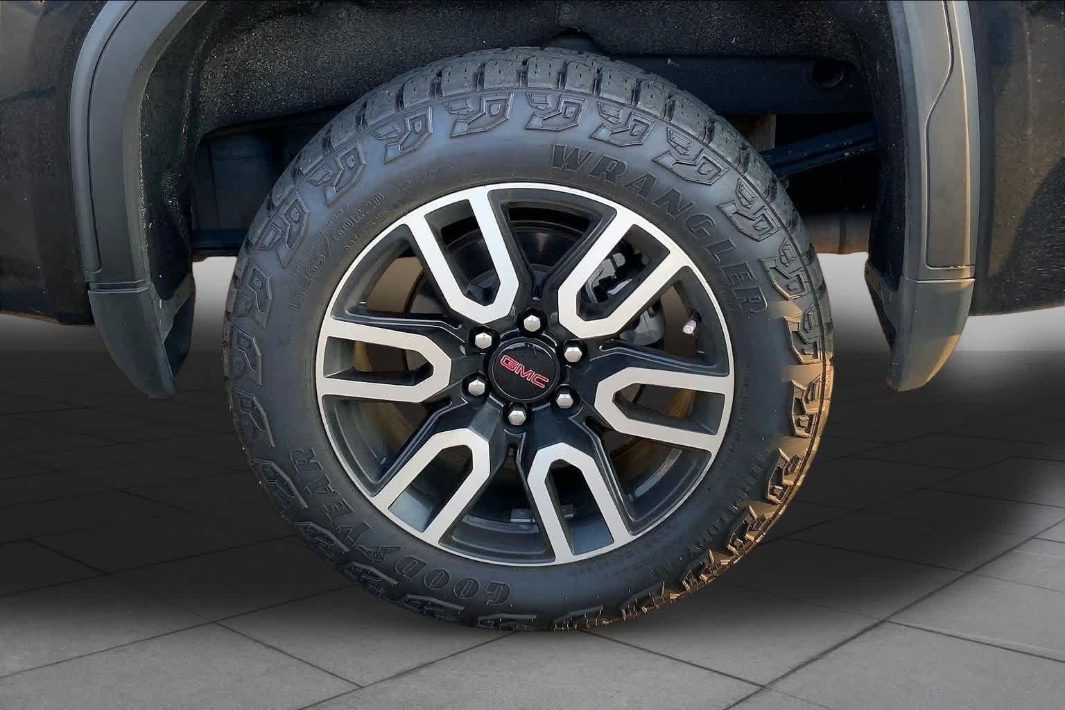 Used 2023 Onyx Black GMC AT4 image 11