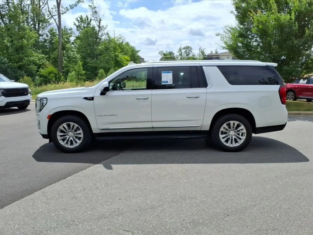 Used 2023 White GMC SLT image 39