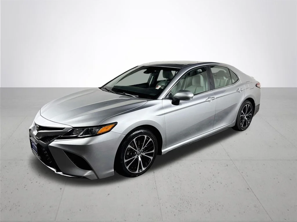 Used 2018 Silver Toyota SE image 2