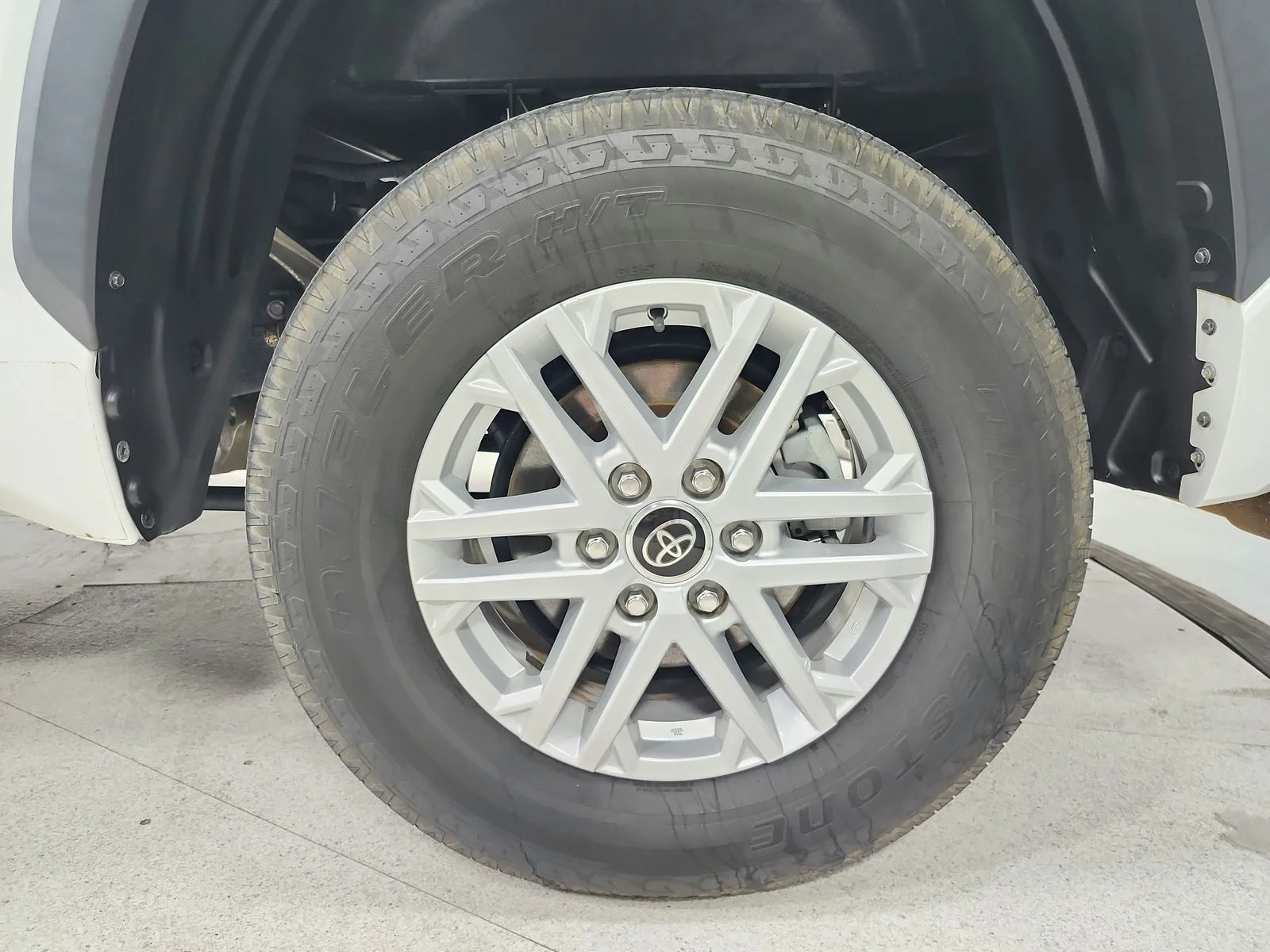 Used 2022 White Toyota SR5 image 43
