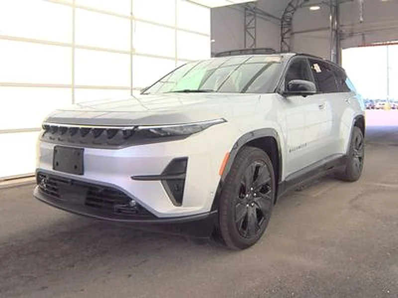 Used 2025 Silver Jeep Launch Edition image 1
