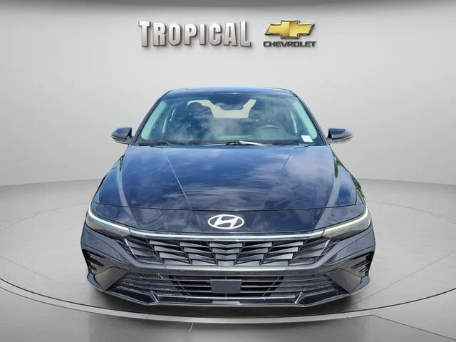 Used 2025 Black Hyundai Limited image 8
