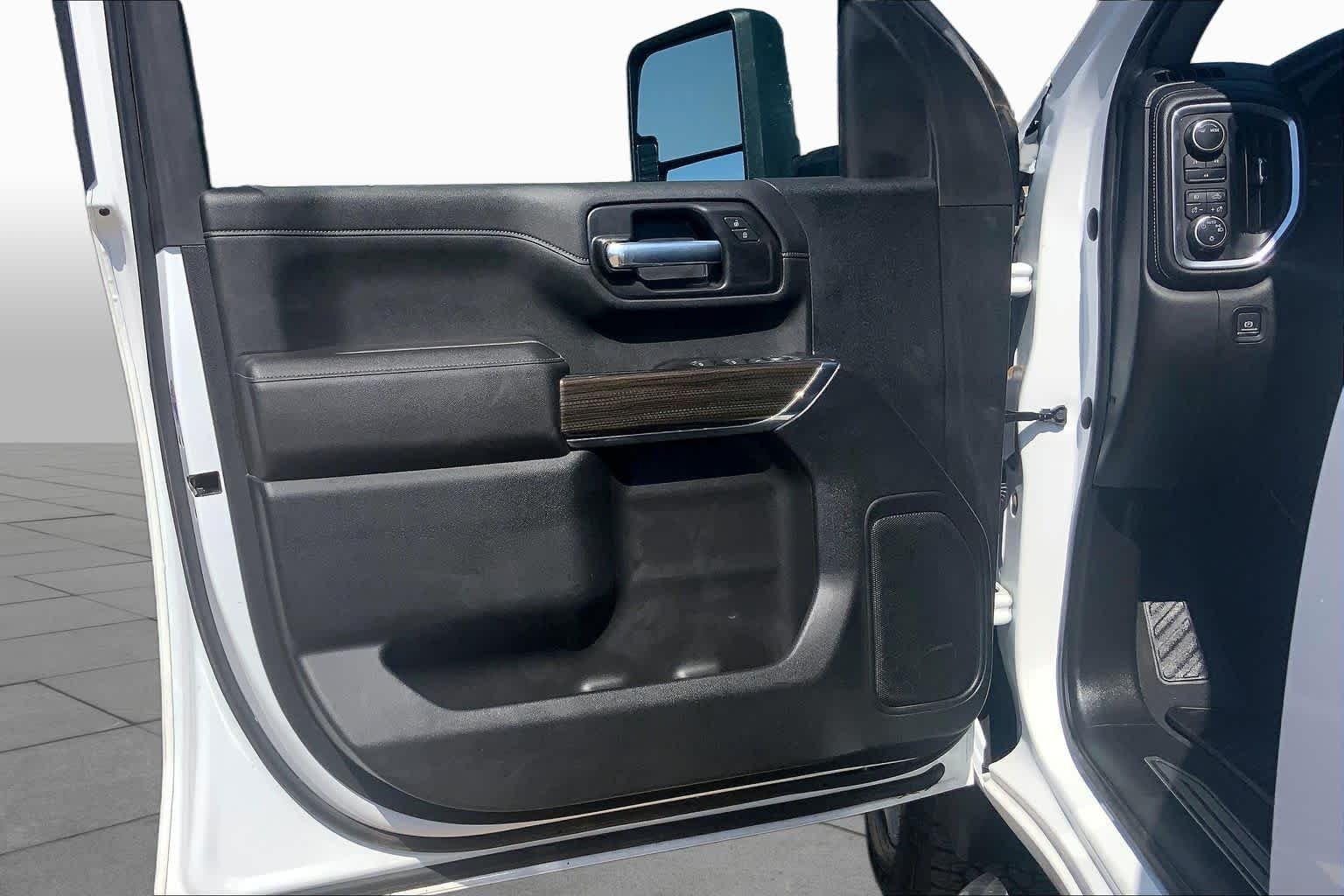 Used 2022 Summit White Chevrolet LT image 22