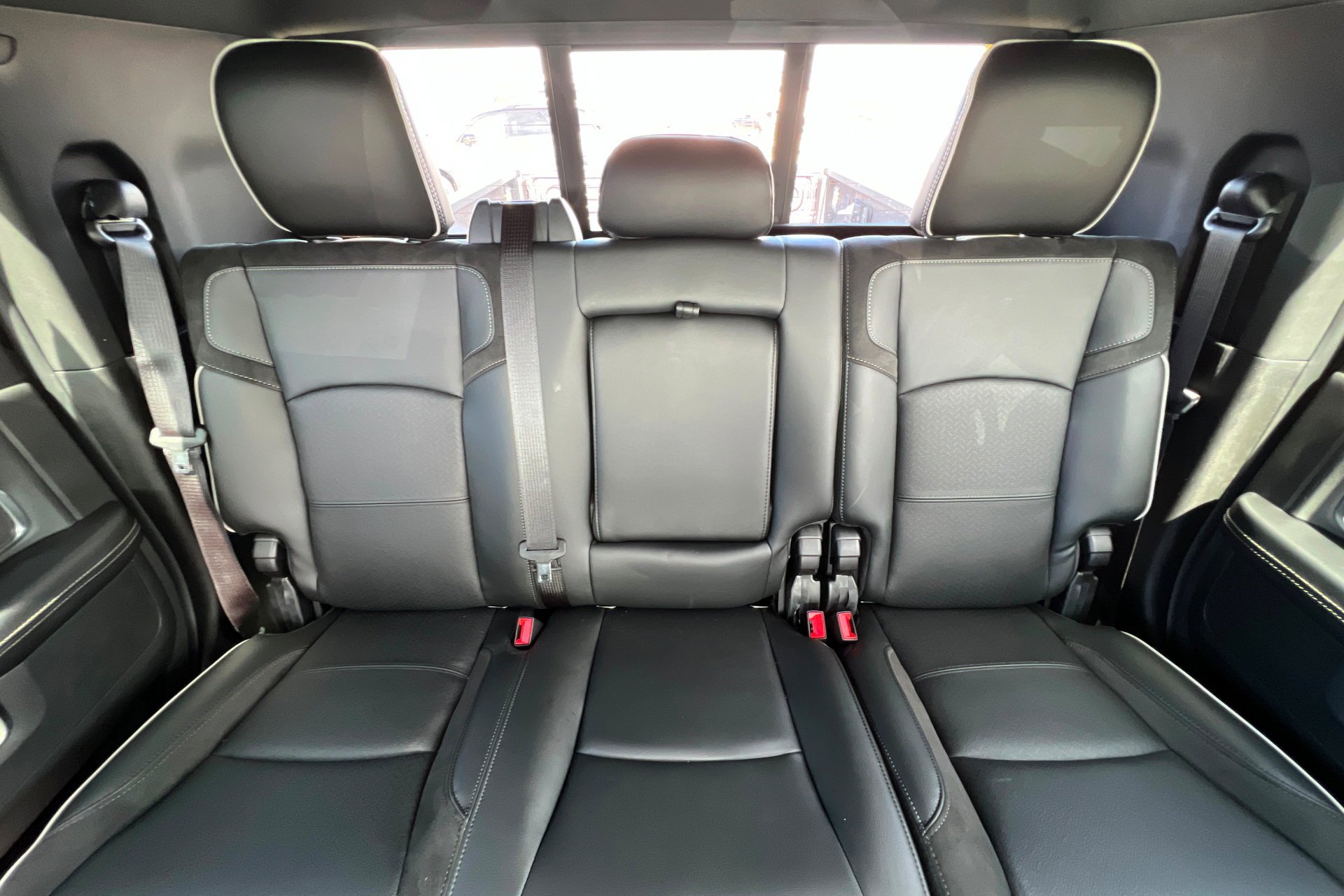 New 2026 Granite Crystal Metallic Clear-Coat Exterior Paint RAM Laramie image 25