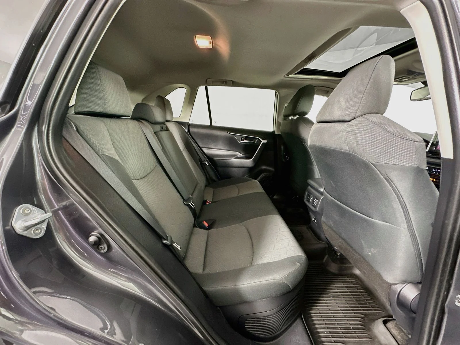 Used 2020 Magnetic Gray Metallic Toyota XLE image 28