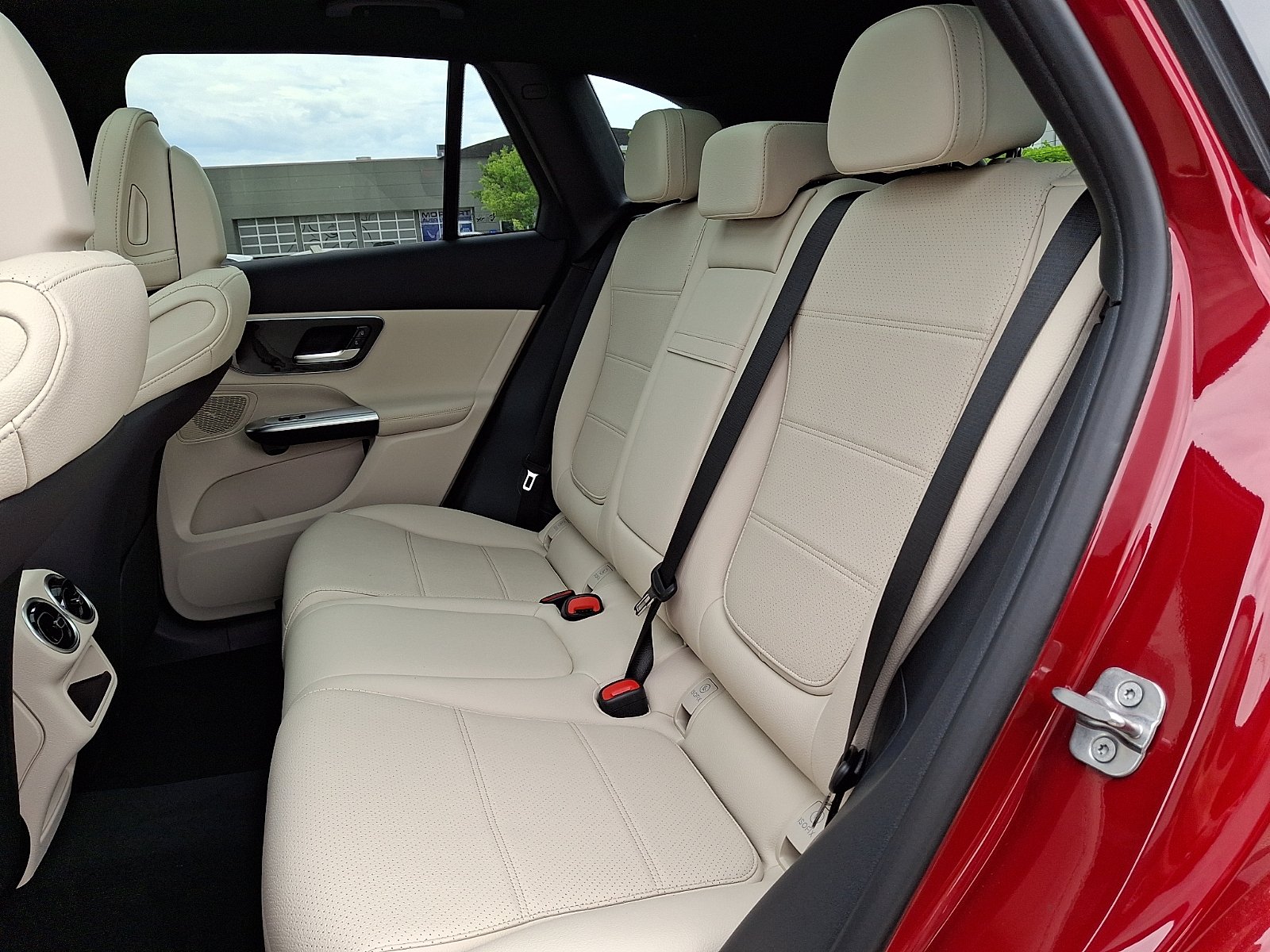 New 2026 MANUFAKTUR Patagonia Red Metallic Mercedes-Benz GLC 300 image 8