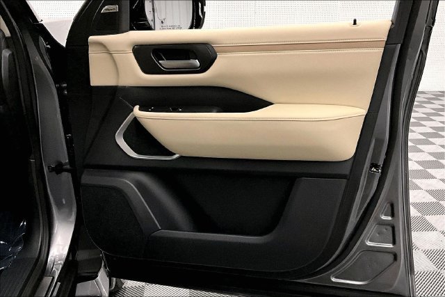 New 2026 Gun Metallic/Super Black Nissan Platinum Reserve image 41