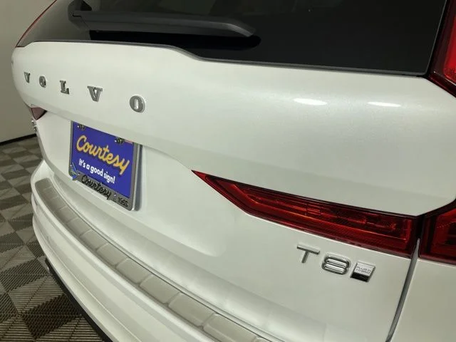 Certified Used 2025 Crystal White Volvo Plus image 15