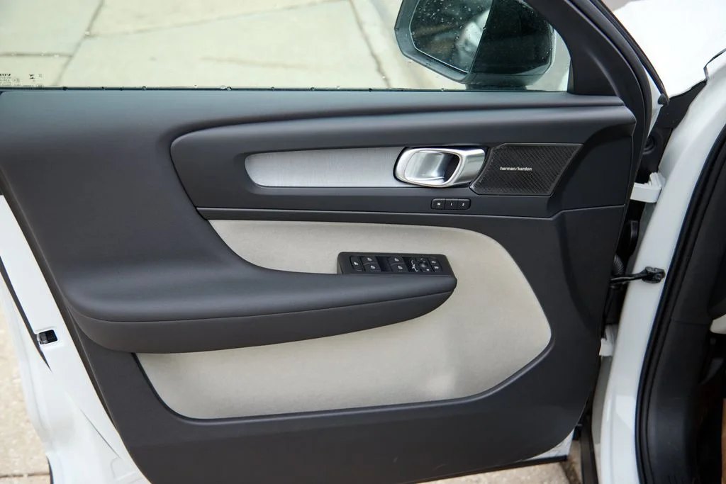 New 2026 Crystal White Volvo Plus image 10