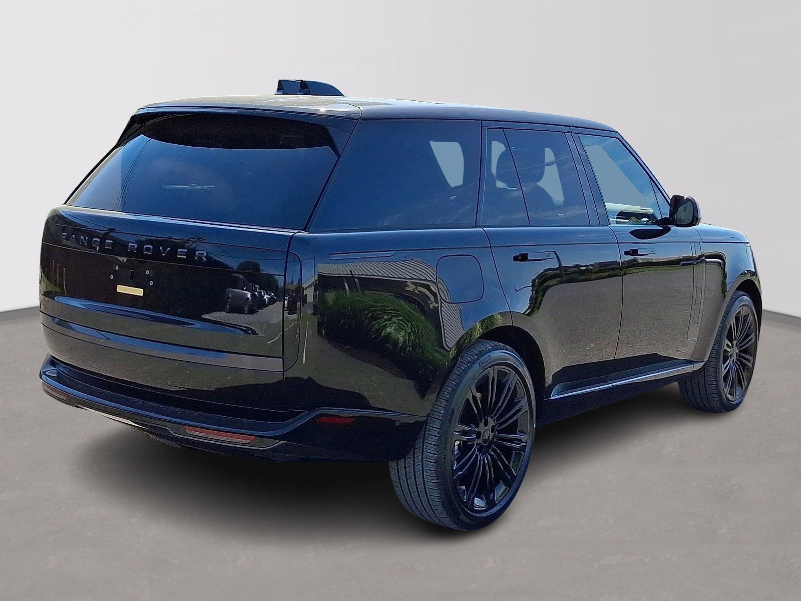 New 2026 Santorini Black Land Rover SE image 3