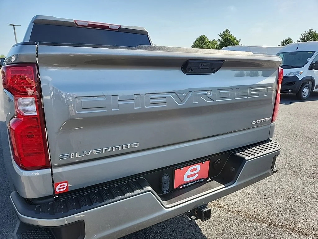 Used 2023 Gray Chevrolet Custom image 38