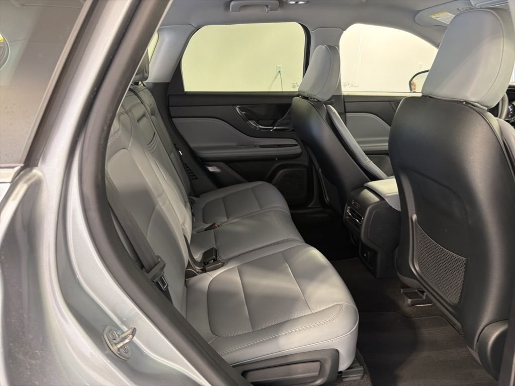 Used 2022 Silver Lincoln Standard image 27