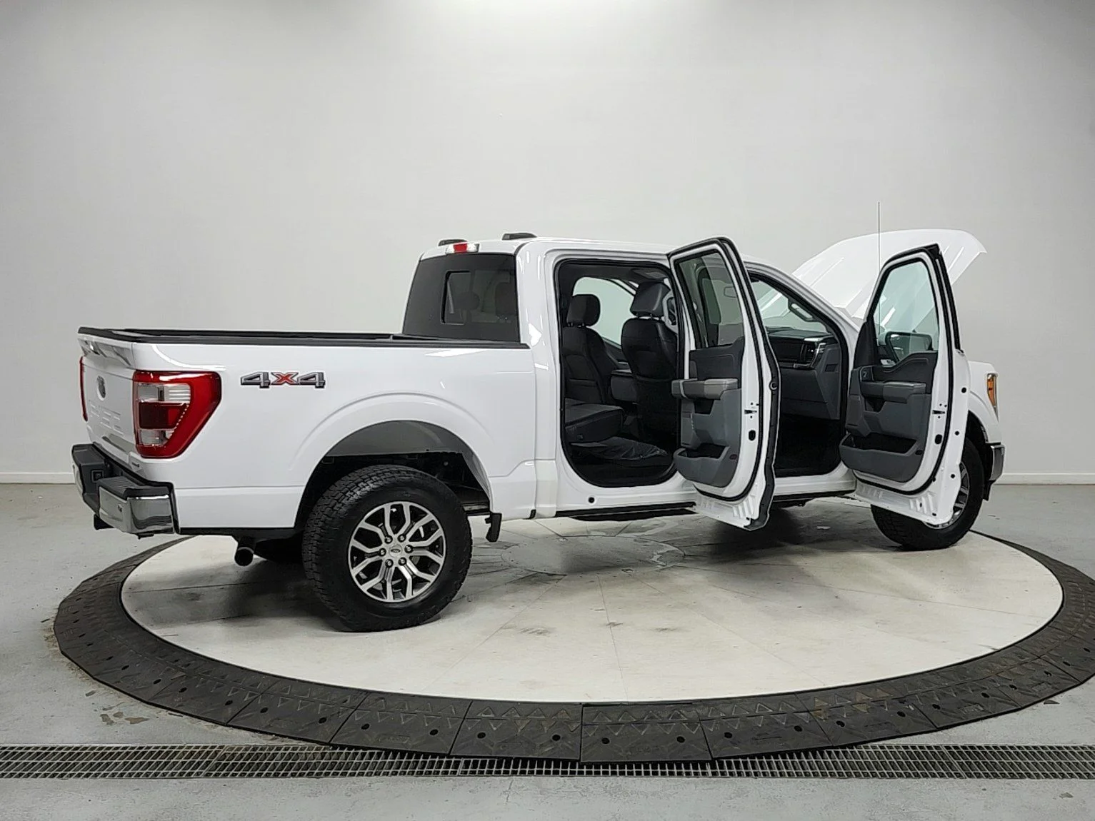 Used 2021 White Ford Lariat image 15