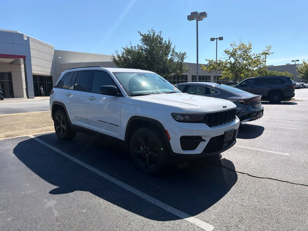 Used 2024 White Jeep Altitude X image 2