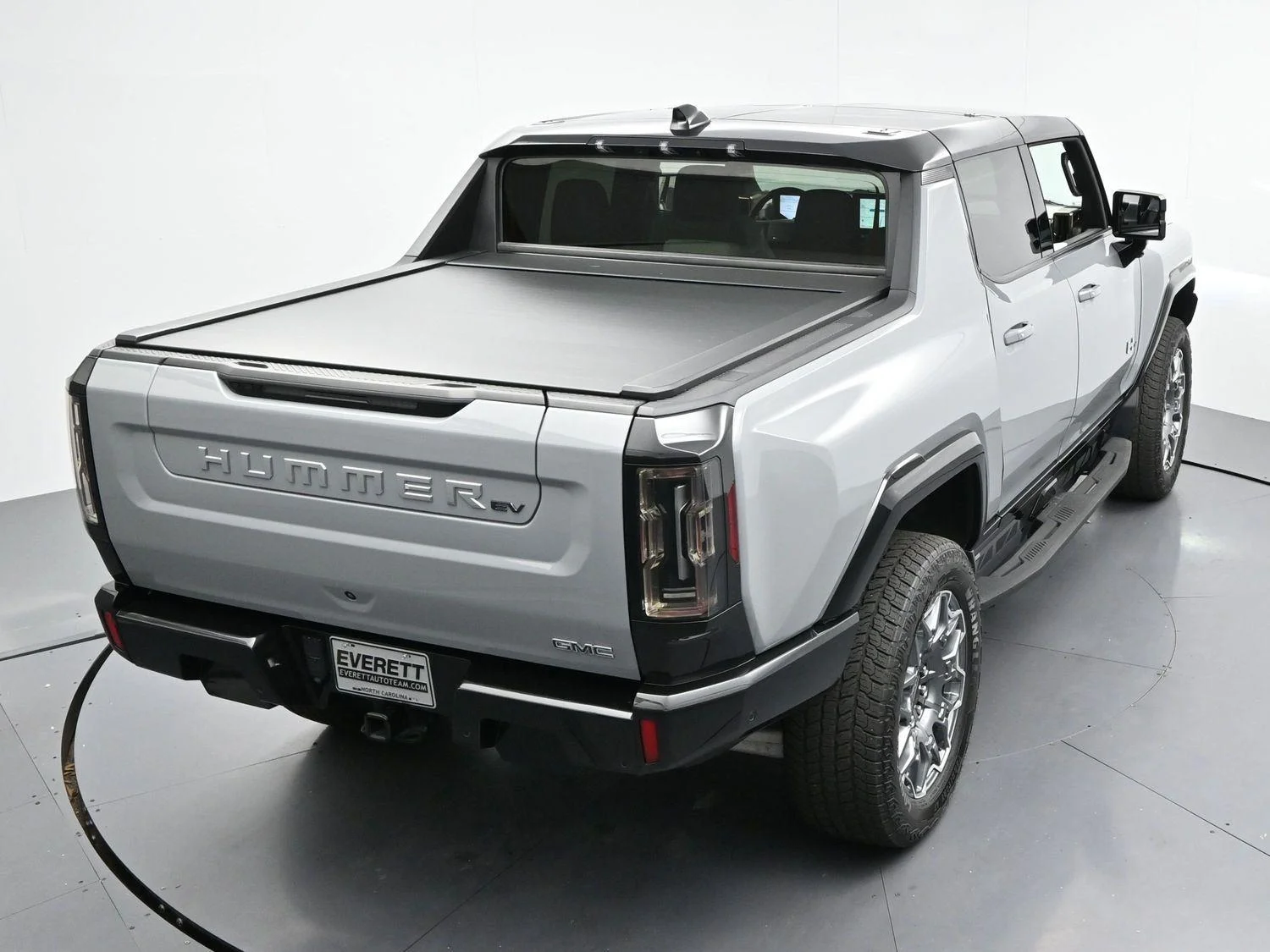 Used 2024 Meteorite Metallic (Grey) GMC 3X image 46