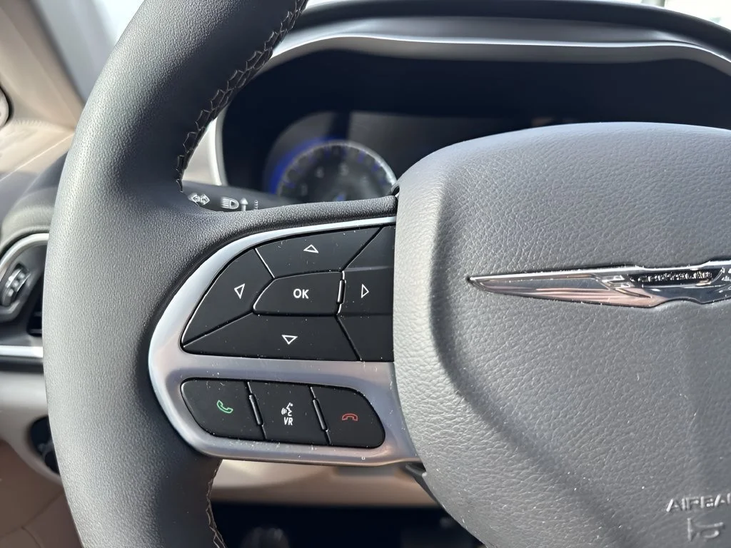 Used 2024 Silver Chrysler Touring L image 18