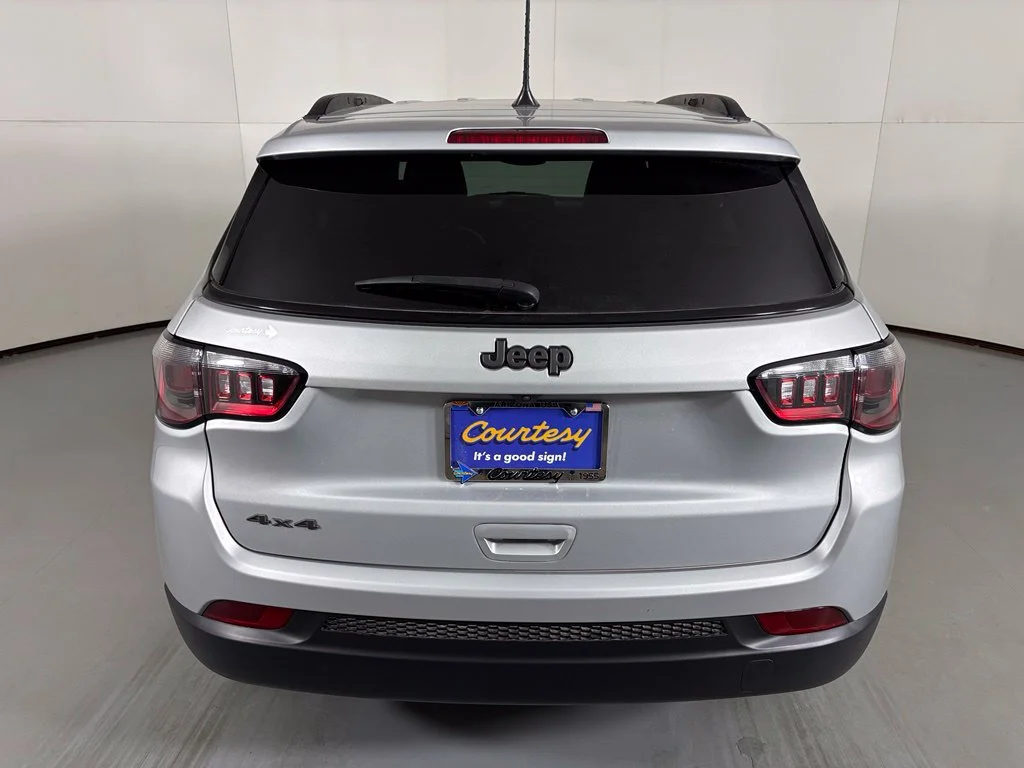 Used 2025 Silver Jeep Latitude image 7