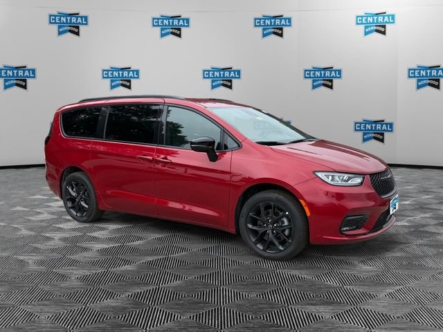 New 2026 Red Hot Pearl-Coat Exterior Paint Chrysler Select image 7