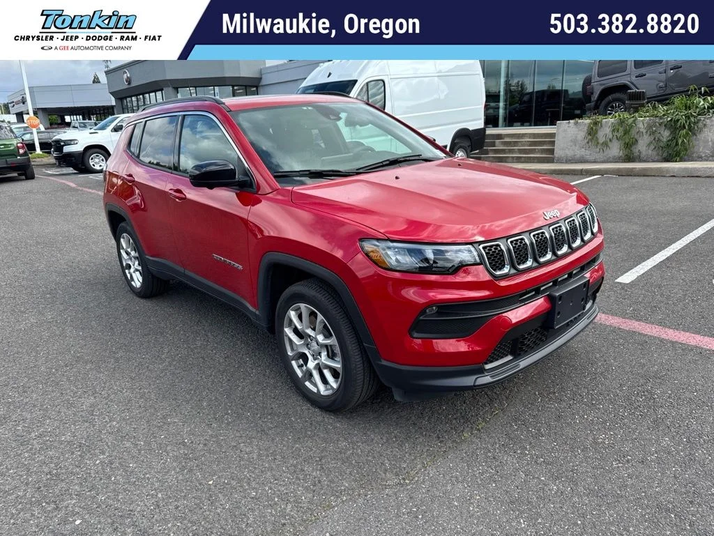 2023 Jeep Compass Latitude Lux 4X4's photo