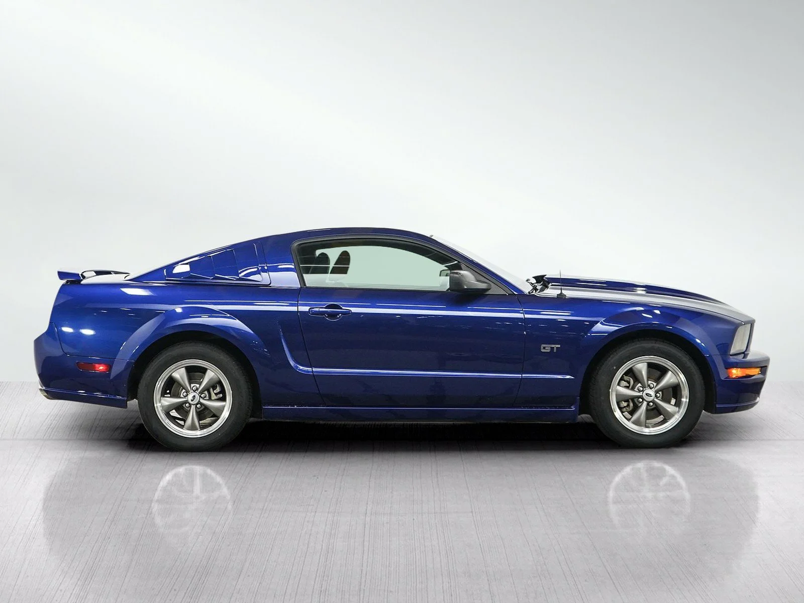 Used 2005  Ford GT Premium image 6
