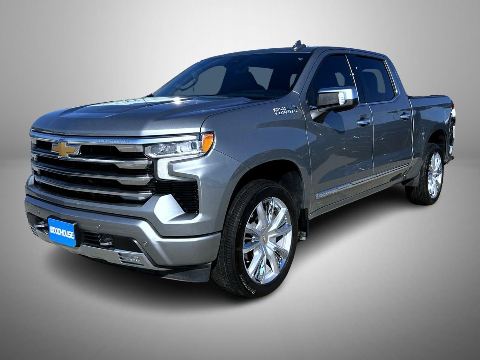 Used 2025 Gray Chevrolet High Country image 1