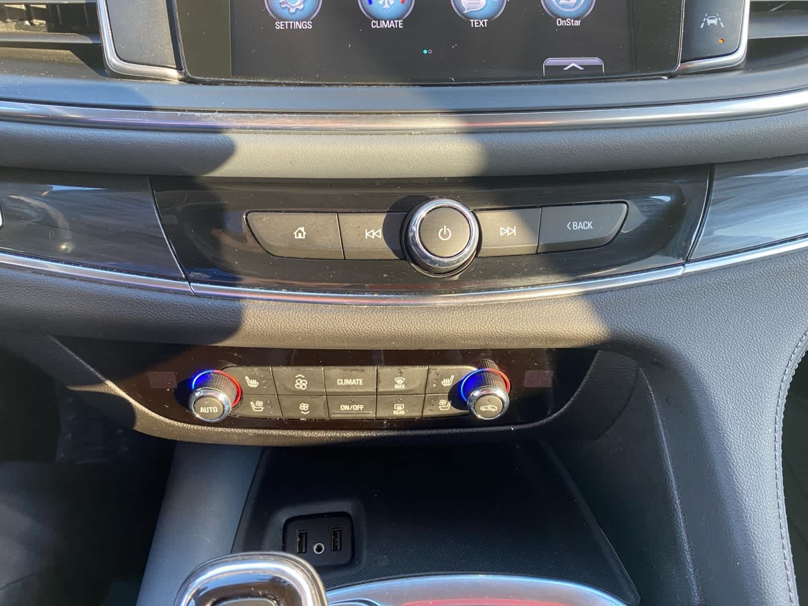 Used 2018 Includes Spectra Gray lower exterior accent color.) Buick Premium image 28