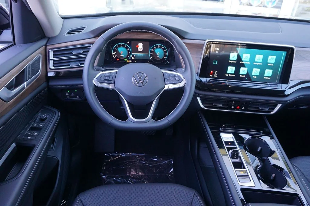 New 2026 Black Volkswagen 2.0T SE w/Technology image 11