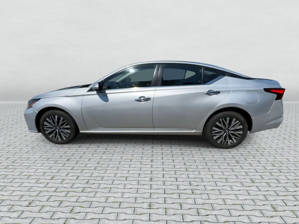 Certified Used 2023 Silver Nissan 2.5 SV image 5