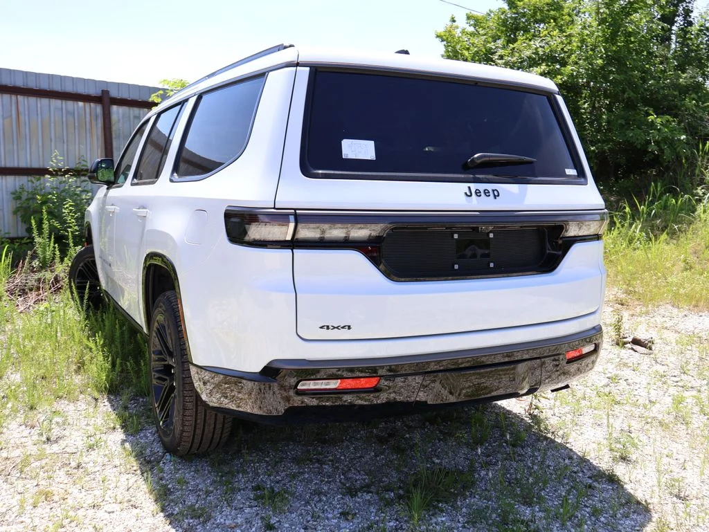 New 2026 Bright White Clear-Coat Exterior Paint Jeep Limited Reserve image 15
