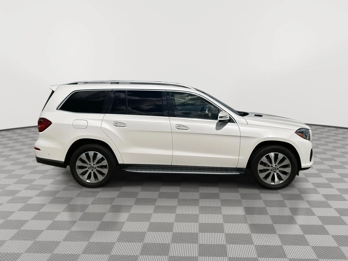 Used 2017  mercedes-benz GLS 450 4MATIC® SUV image 2