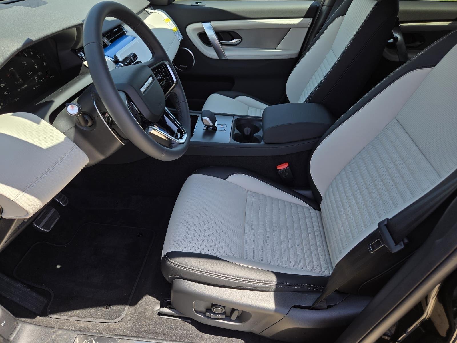 New 2026 Santorini Black LAND ROVER Landmark Edition image 30
