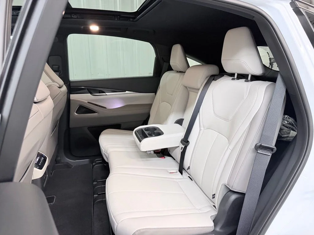 New 2027 White / Black INFINITI SPORT image 41