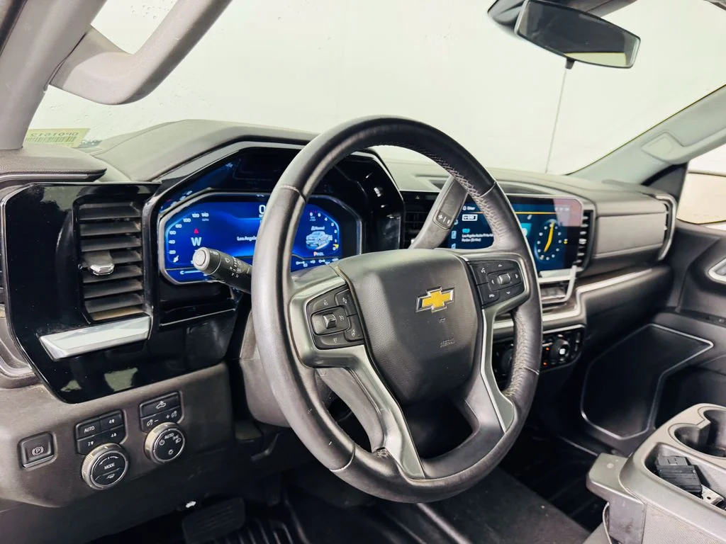 Used 2023 White Chevrolet LT image 7
