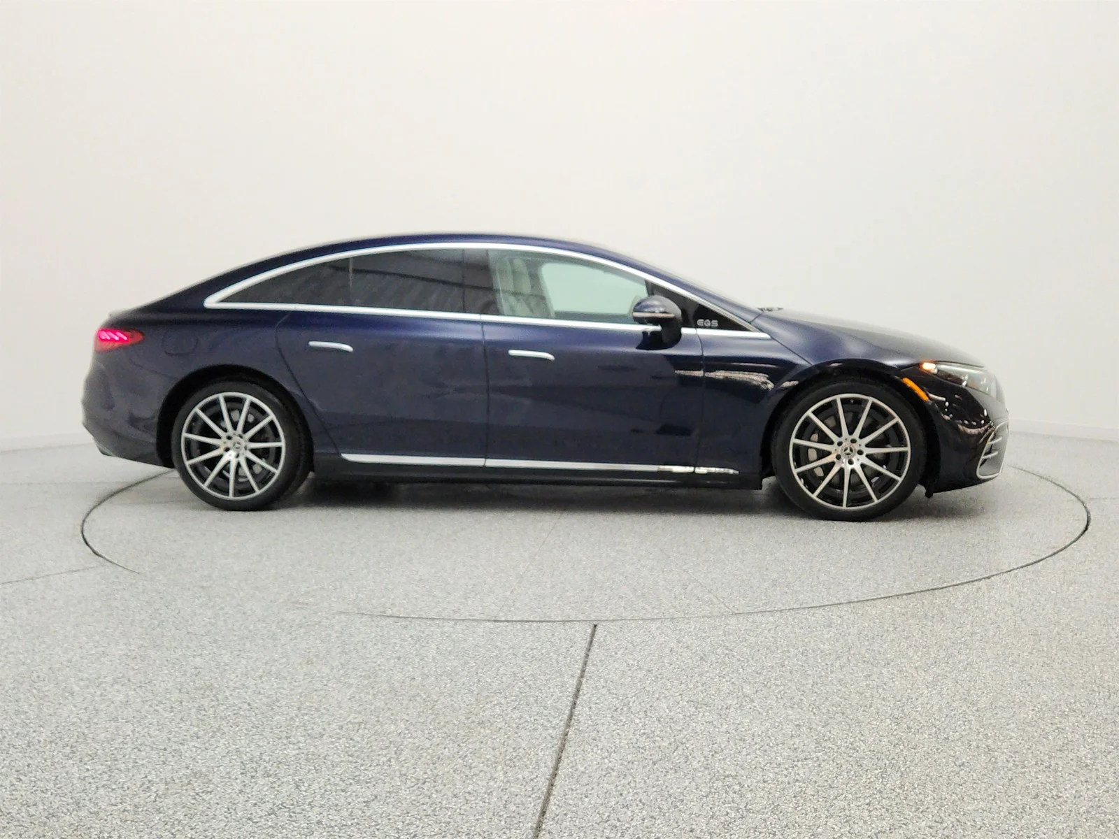 Used 2023 Nautical Blue Metallic Mercedes-Benz EQS 580 4MATIC® Sedan image 4