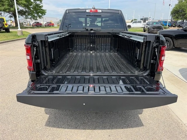 New 2026 Diamond Black Crystal Pearl-Coat Exterior Paint RAM Laramie image 6