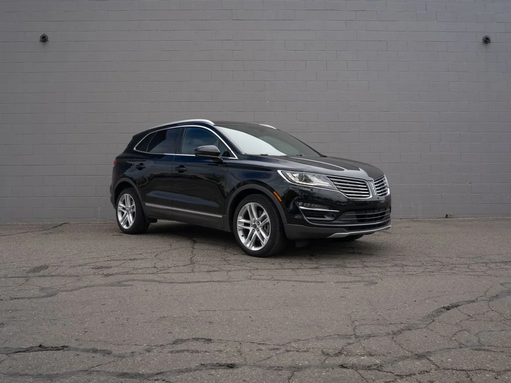 Used 2017 Black Lincoln Reserve image 9