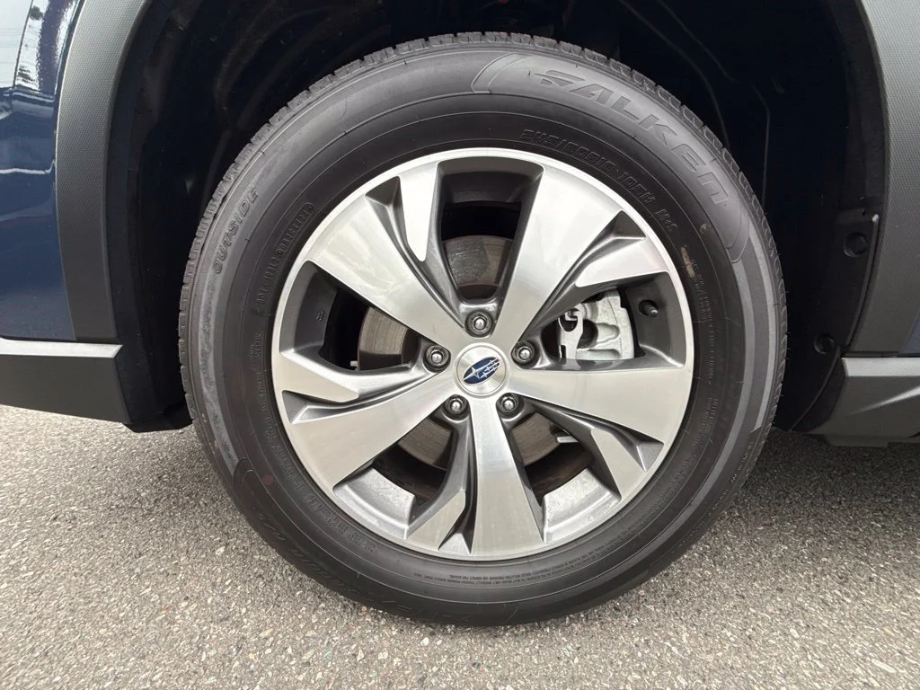 Used 2025  Subaru Premium image 40