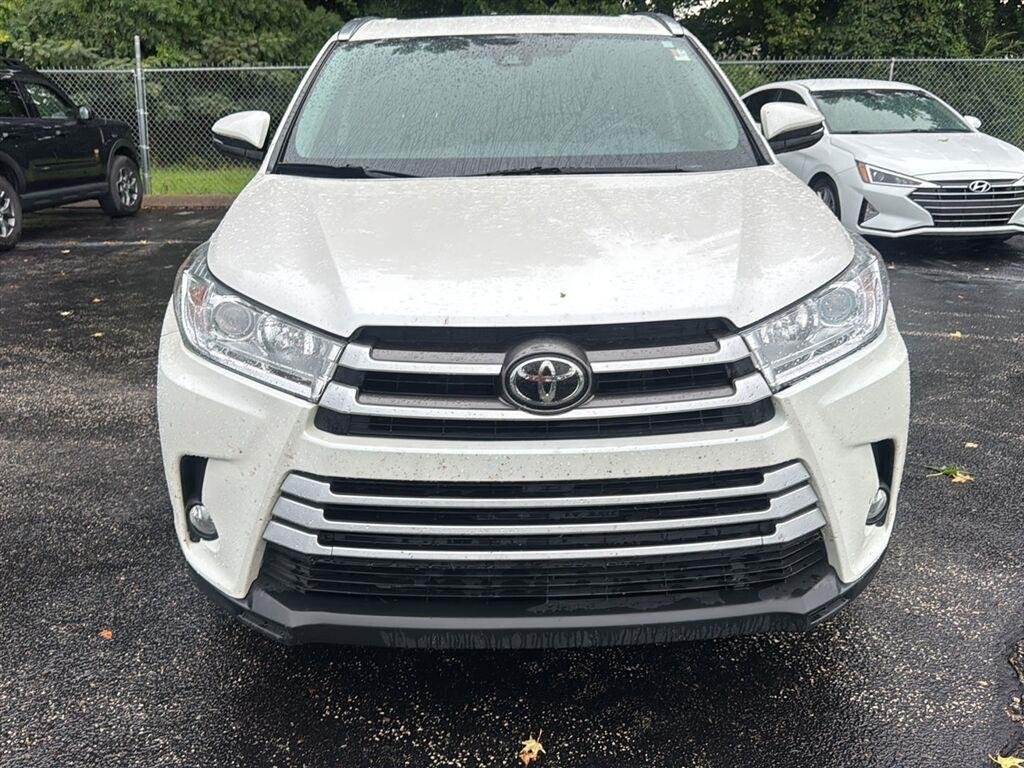 Used 2017  Toyota XLE image 8