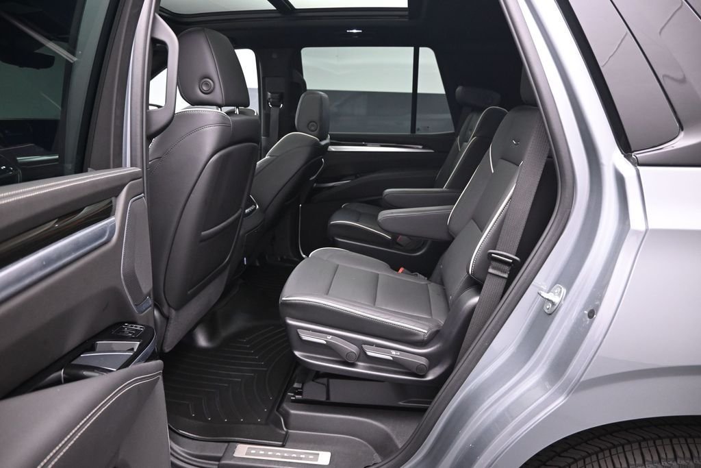 Used 2025 Silver Cadillac Premium Luxury image 21