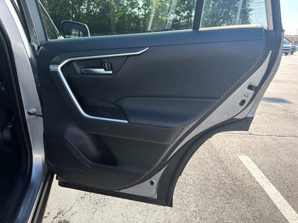 Used 2019 Silver Sky Metallic Toyota XLE Premium image 24