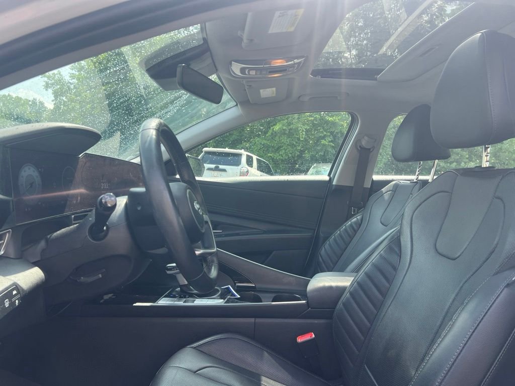 Used 2023 White Hyundai Limited image 9