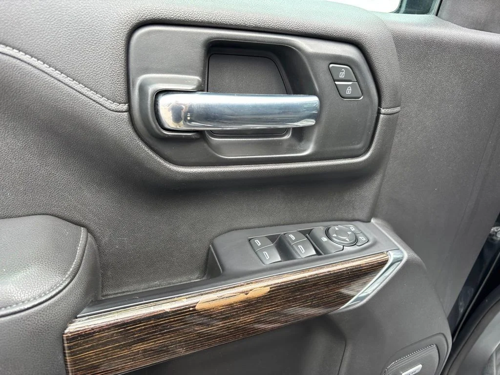 Used 2020 Black GMC Elevation image 17