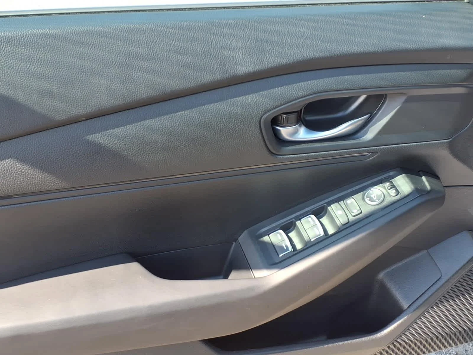 2025 Honda Accord LX - Photo 15