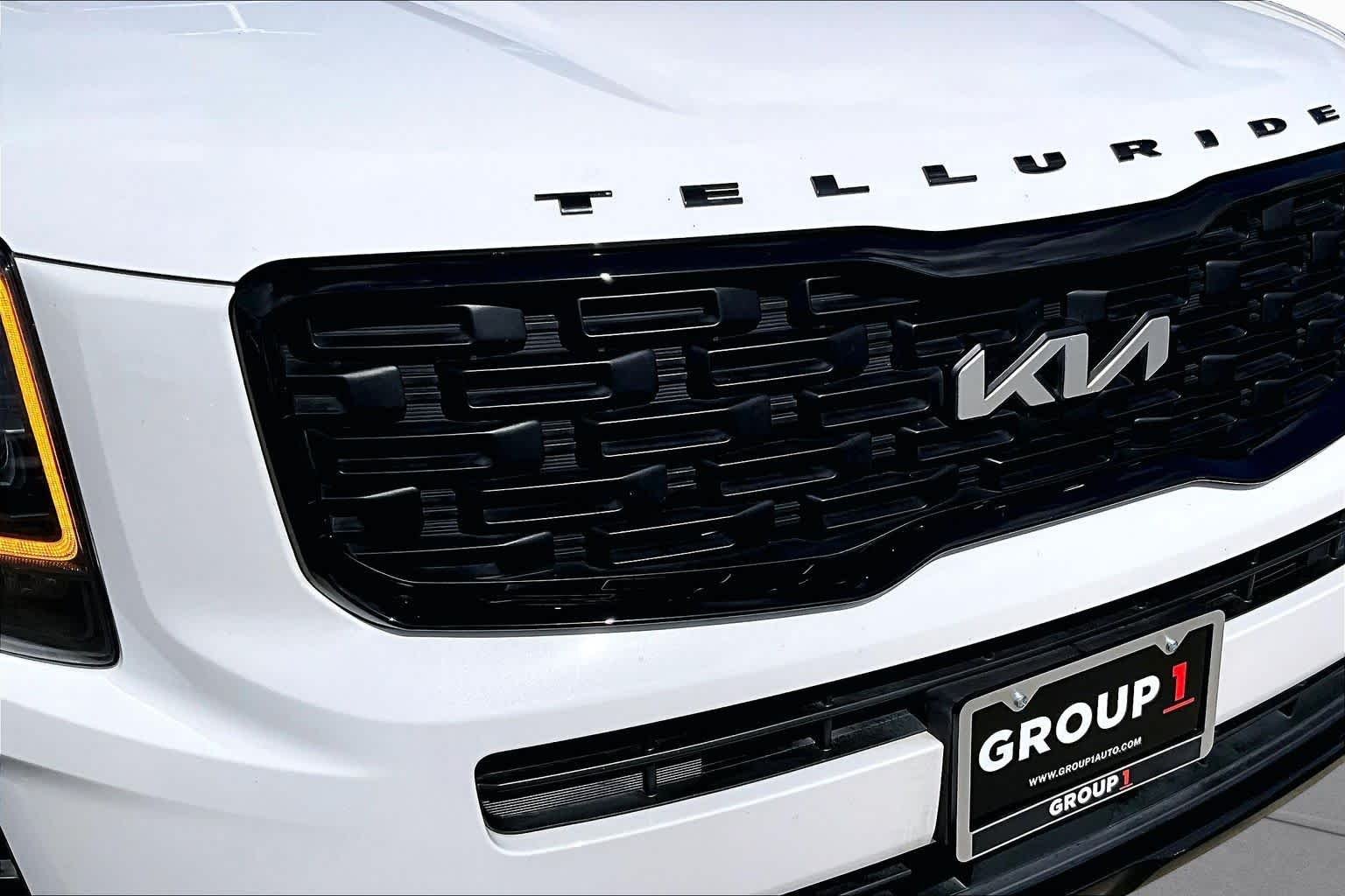 Used 2022 Glacial White Pearl Kia EX image 28