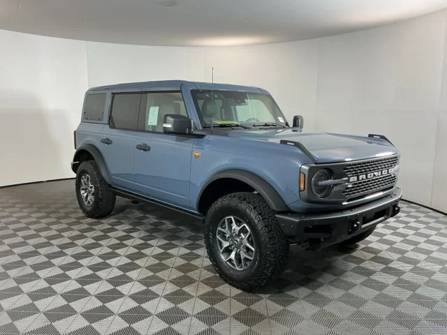 New 2025 Azure Gray Metallic Tri-Coat Ford Badlands image 3