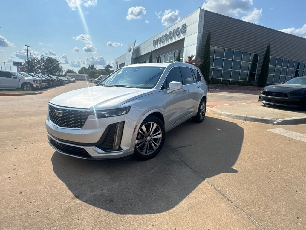Used 2020 Silver Cadillac Premium Luxury image 13