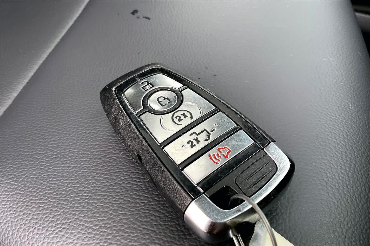 Certified Used 2025 Blue Ford XLT image 15