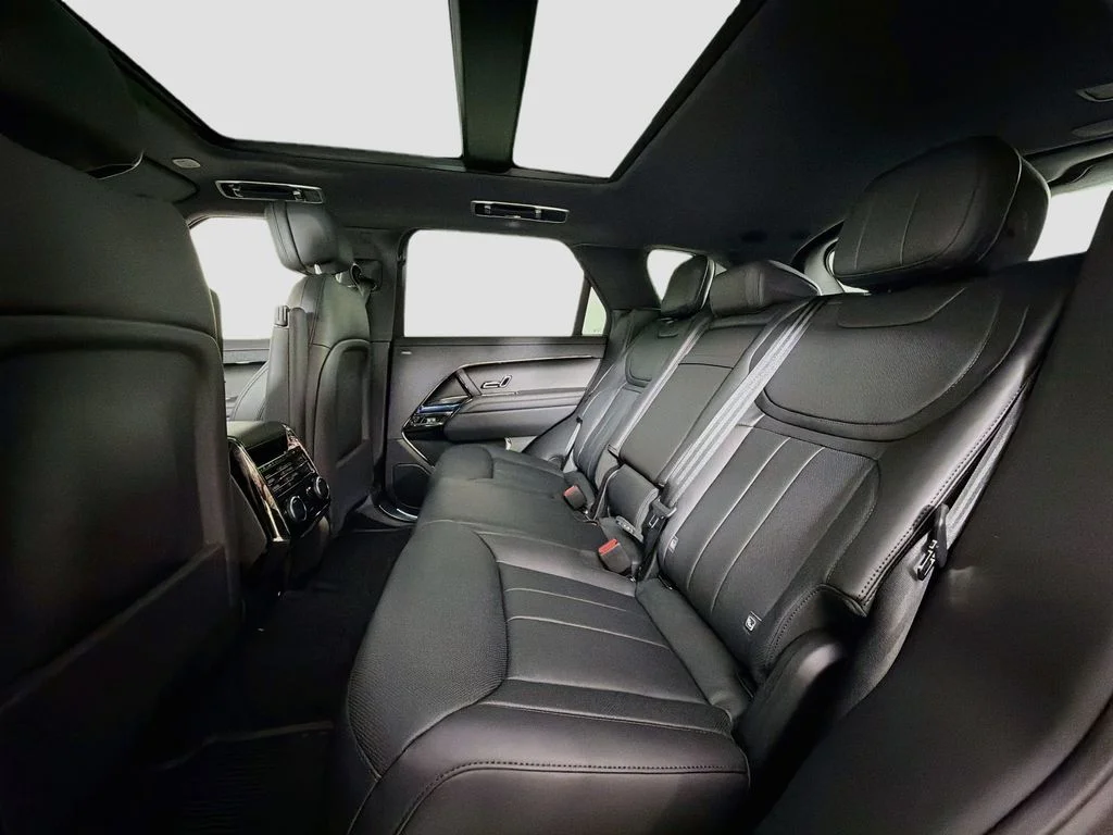 New 2026 Santorini Black Land Rover Dynamic SE image 26