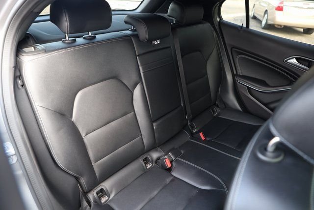 Used 2020 Gray Mercedes-Benz GLA 250 image 29
